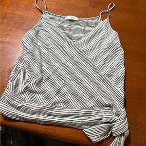 Tank top with tie side.